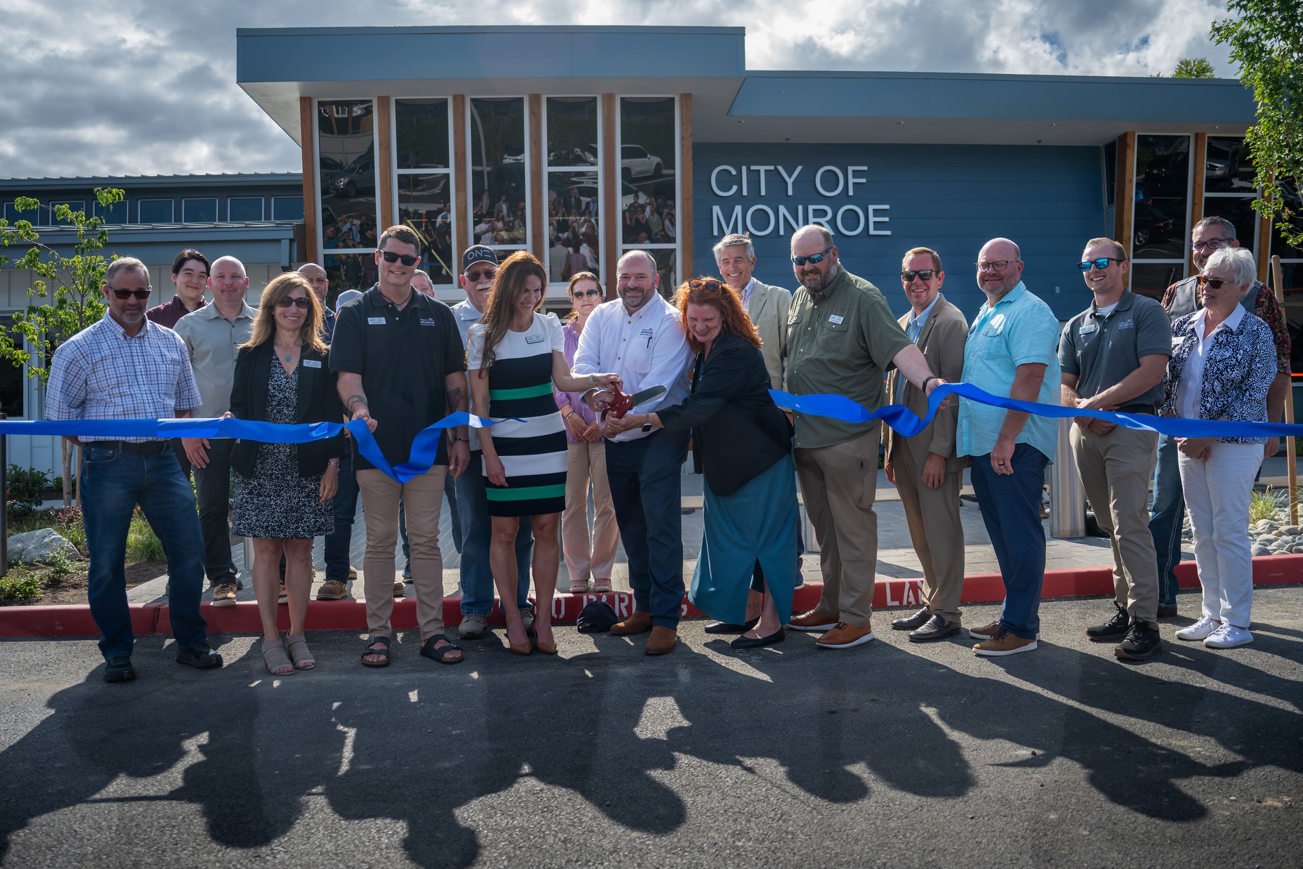 6CityHallRibCut-MayorCouncilGuestsRibbon